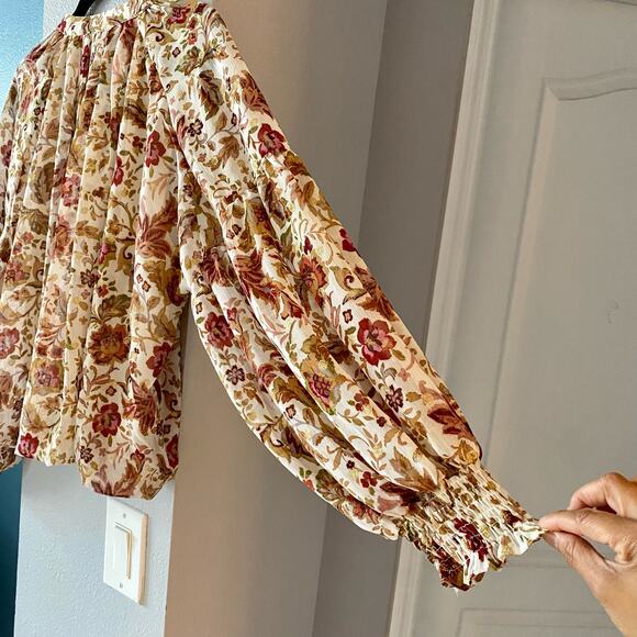 Fate Long Sleeve Floral Pearlescent Buttons
Size Small Romantic - Picture 6 of 14